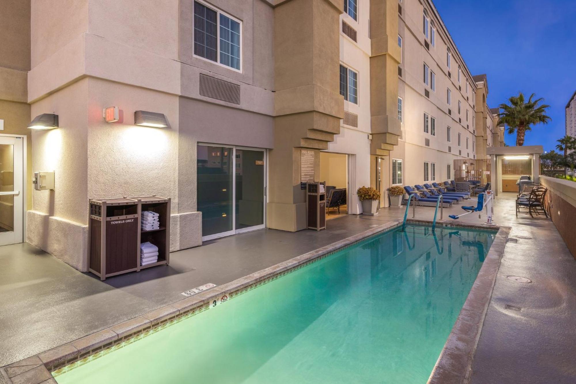 Candlewood Suites Anaheim - Resort Area By Ihg Bagian luar foto